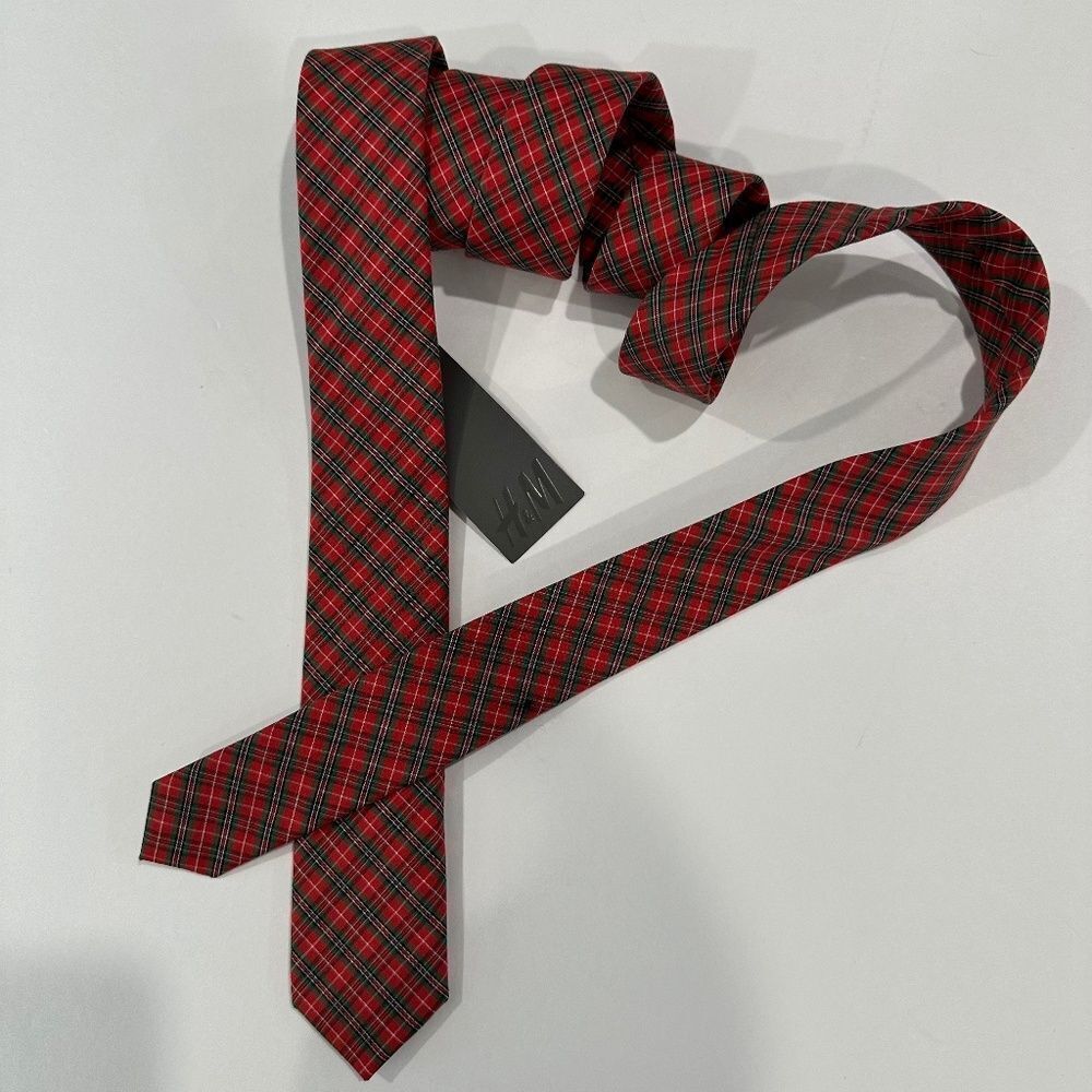 KID'S H&M classic neck tie.‎